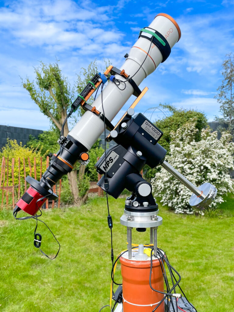 Der Askar 120APO auf der 10MICRON GM1000 HPS EP Montierung mit ZWO ASI585MM Pro Kamera