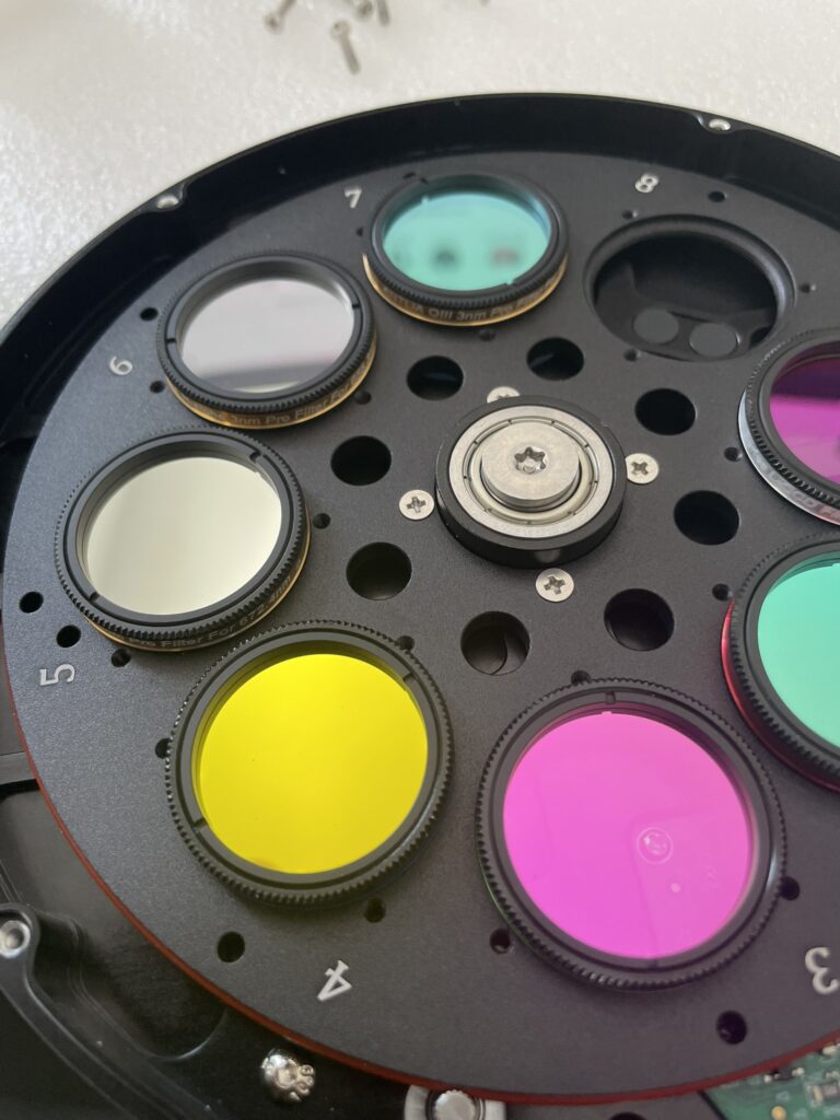 ZWO EFW mit Antlia LRGB- und SHO-3-nm-Filtern bestücken – Schritt für Schritt zum einsatzbereiten Filterrad